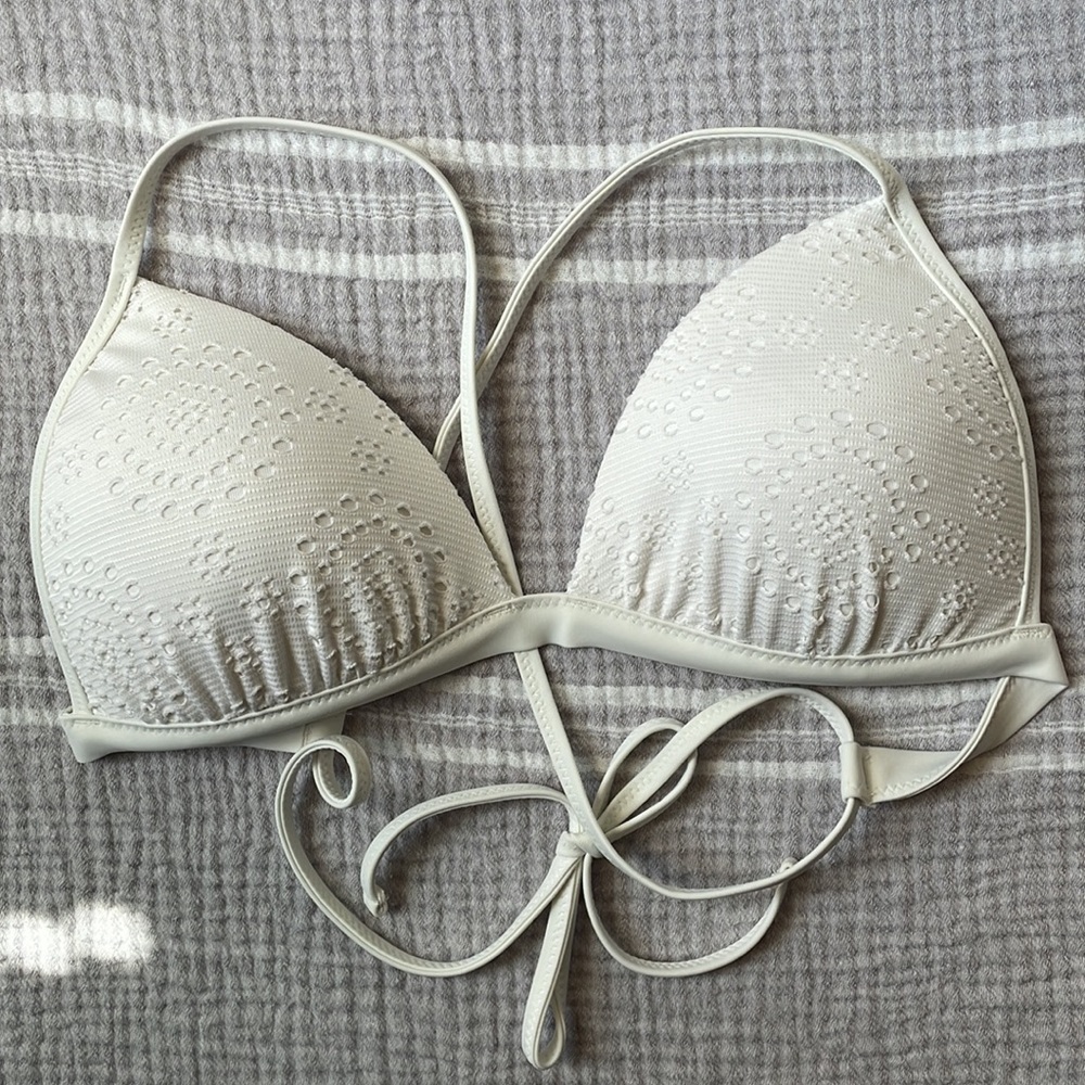 Aerie Bikini Tops in SMALL & an Aerie Bikini Bottom in MEDIUM - Picture 3 of 15